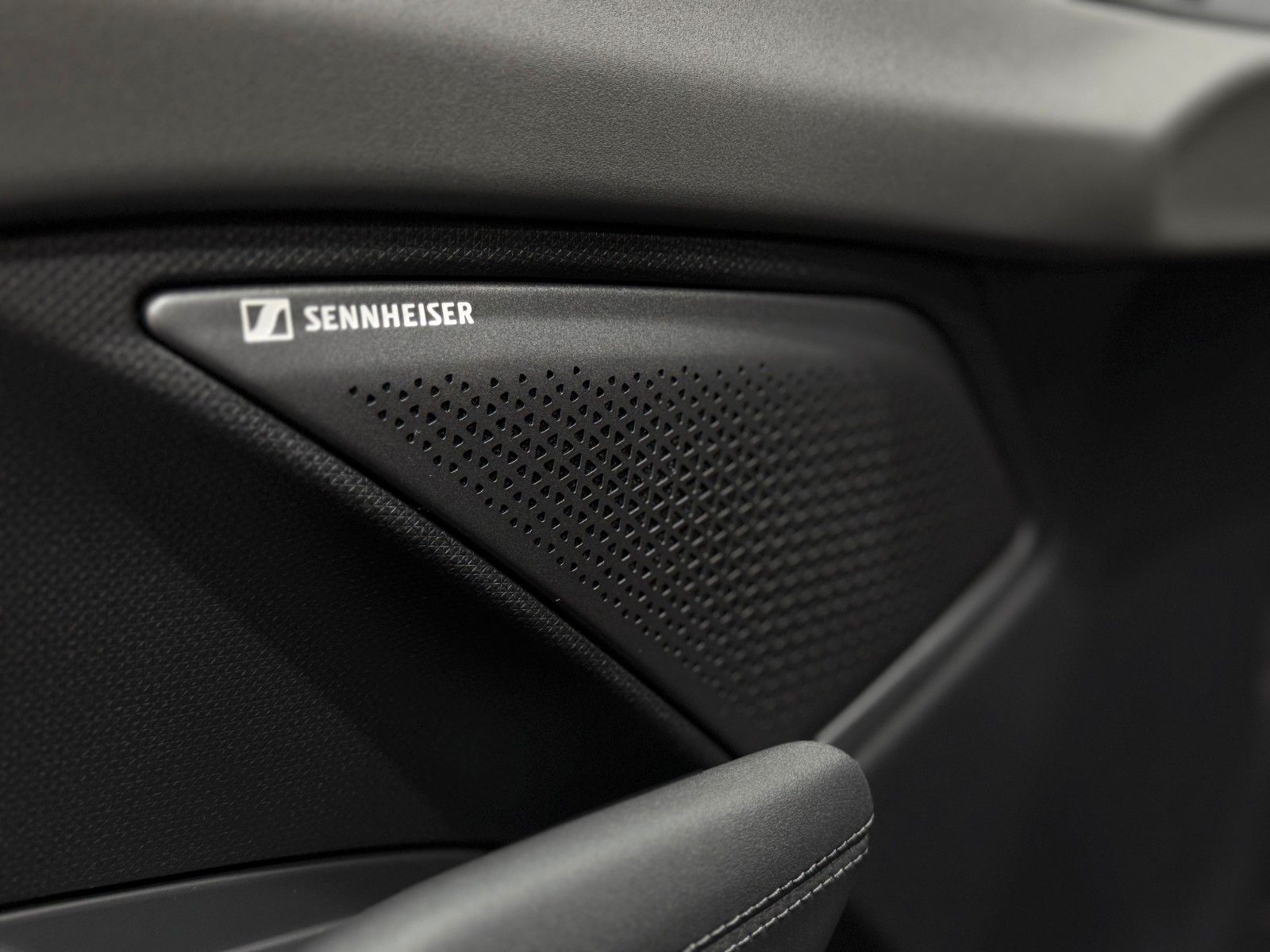 Fahrzeugabbildung CUPRA Terramar 2.0 TSI-4Drive-VZ-AHK-Memory