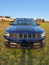 Jeep Compass 1.3 T-GDI I4 4xe Trailhawk 4WD Auto ... - Jeep Compass Trailhawk mit Hybrid-Antrieb (Benzin/Elektro)