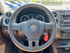 Fahrzeugabbildung Volkswagen Tiguan 2.0 TDI AAC SHZ AHK NAVI PDC GRA USB