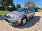 Skoda Octavia Combi Scout 4X4 * Xenon * Klima * AHK - Skoda Octavia aus 2008: Scout
