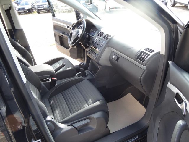 Fahrzeugabbildung Volkswagen Touran Cup/2.Hd/Xenon/StH/Pano/AHK