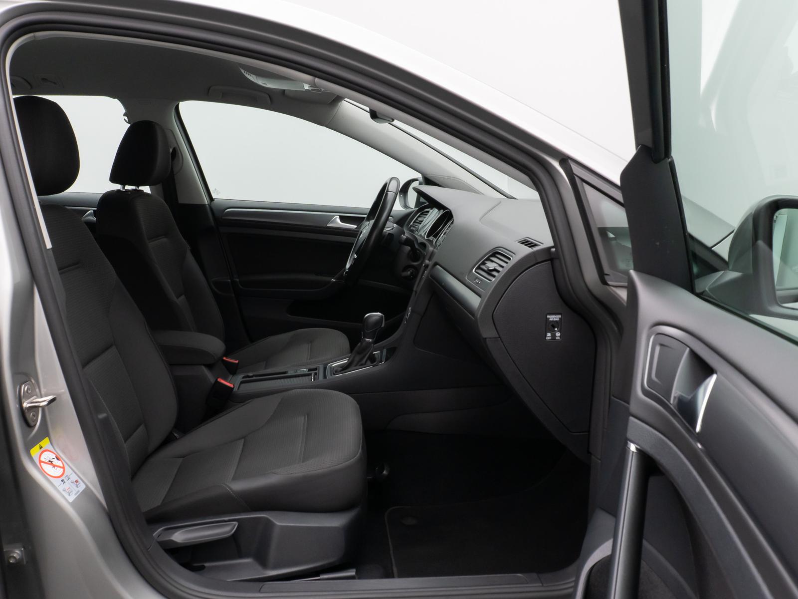 Volkswagen Golf VII Variant Comfortline Navi PDC Standheiz