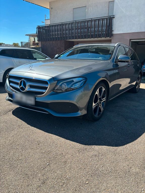 Image of Mercedes-Benz E 200