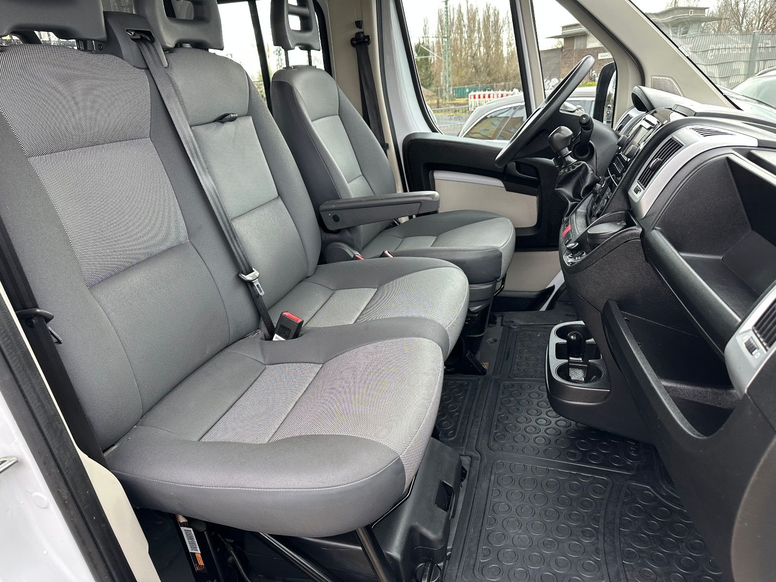 Fahrzeugabbildung Fiat DUCATO MAXI 7 SITZER PRITSCHE/KIPPER DOPPELK 35