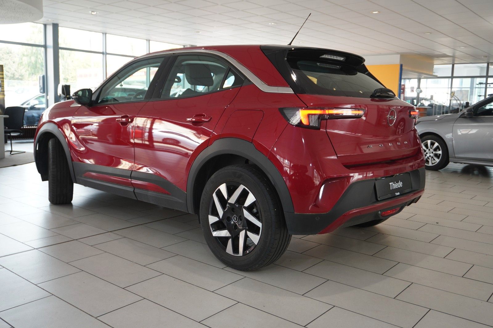 Fahrzeugabbildung Opel Mokka ELEGANCE 1.2T NAVI/LED/KAMERA/SPORT/SH/DAB