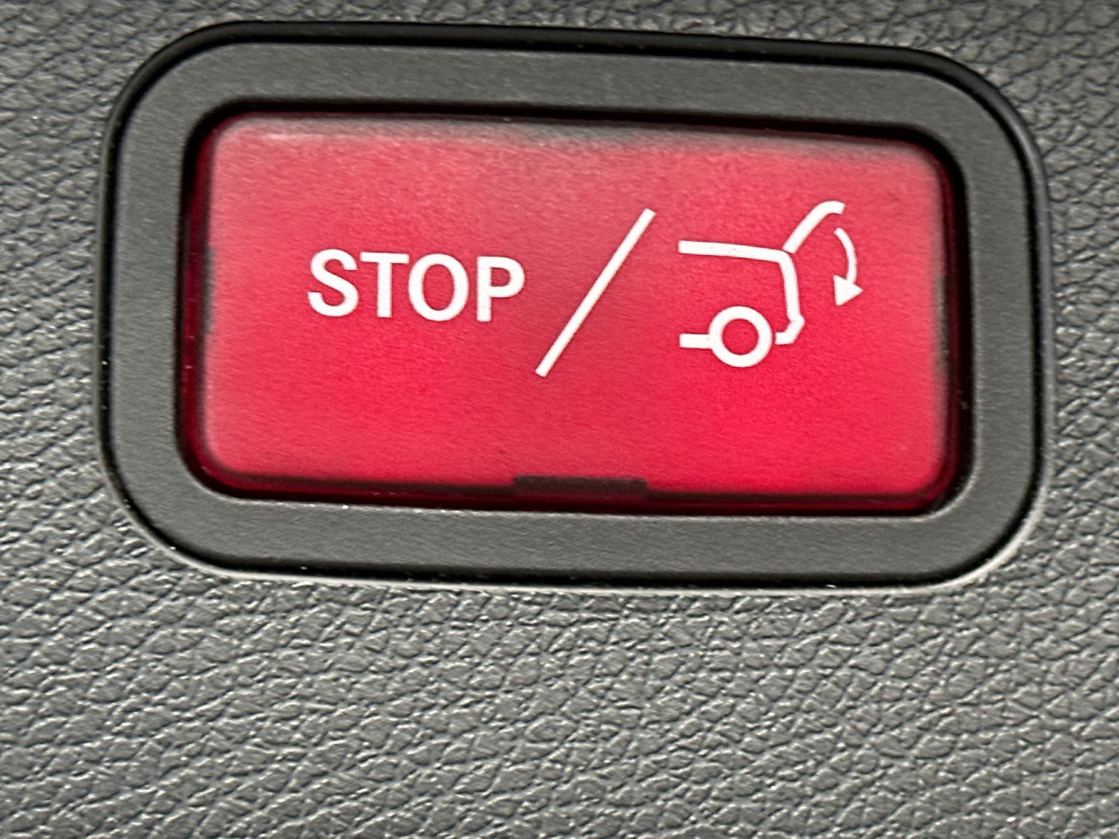 Fahrzeugabbildung Mercedes-Benz E 200 T AMG-Line NAV+LED+PANORAMA+BURMESTER+360°