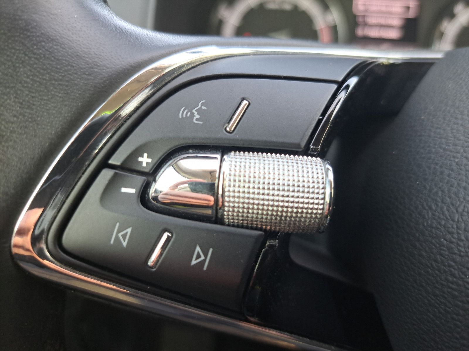 Karoq Ambition 1.5 TSI DSG Klima