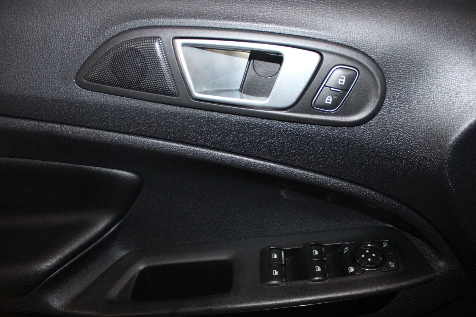 Fahrzeugabbildung Ford EcoSport Titanium AUTOMATIK Navi CAM WinterPaket