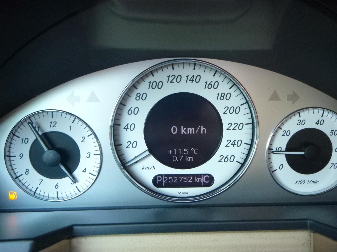 Mercedes-Benz E280 2006 — photo 21