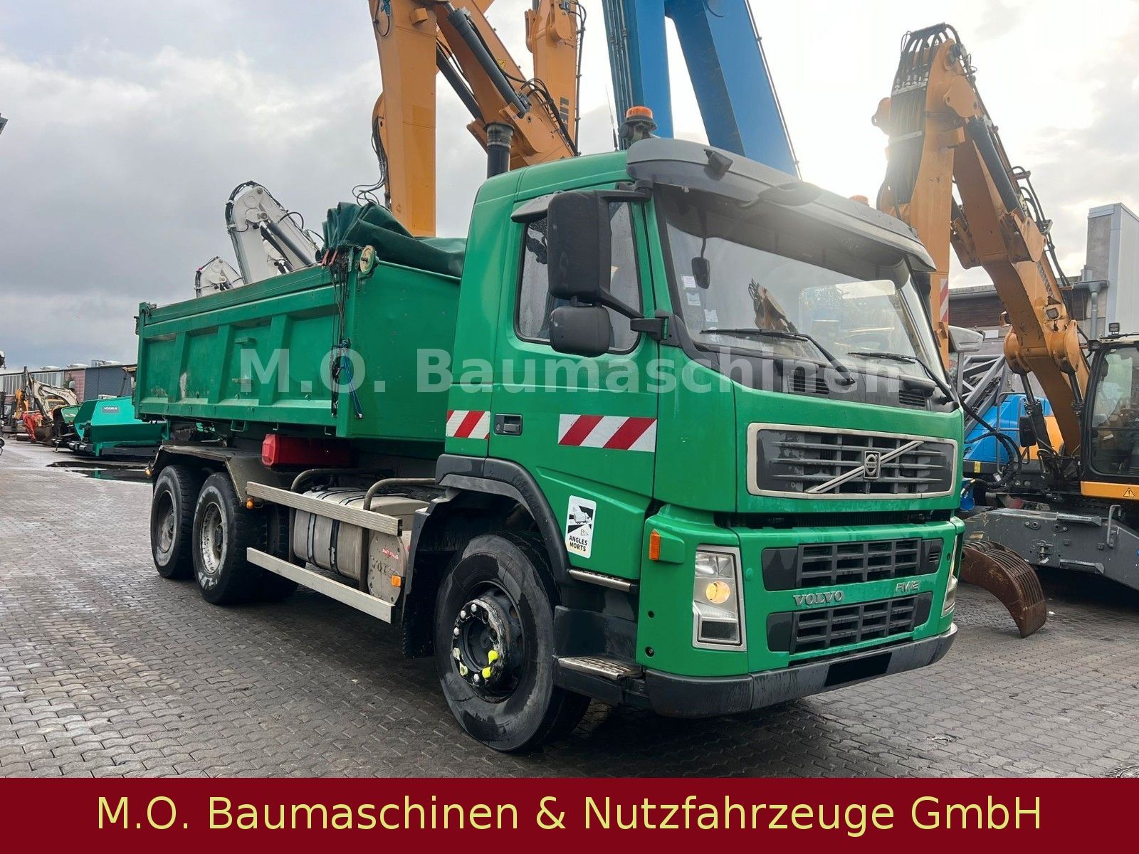 Fahrzeugabbildung Volvo FM12 / 6x4 / Plane /