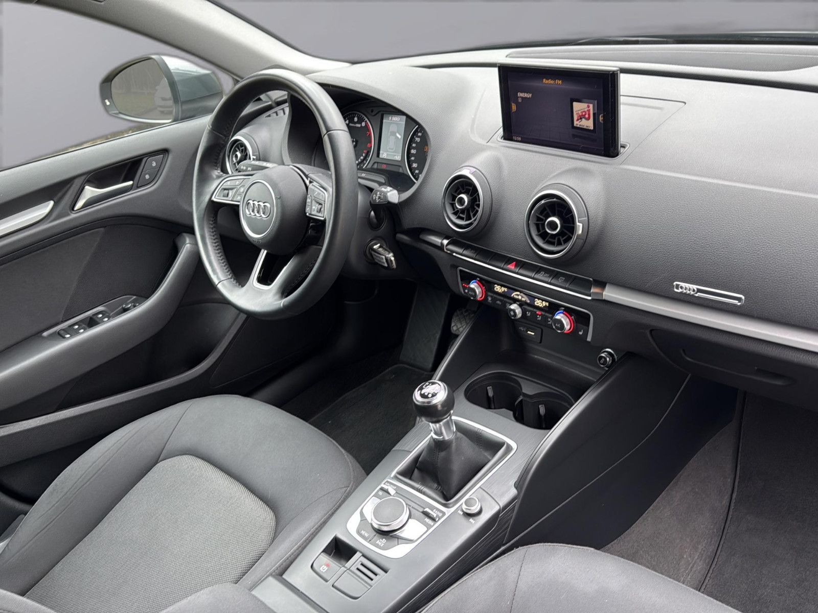 Fahrzeugabbildung Audi A3 Sportback 30 TFSI basis