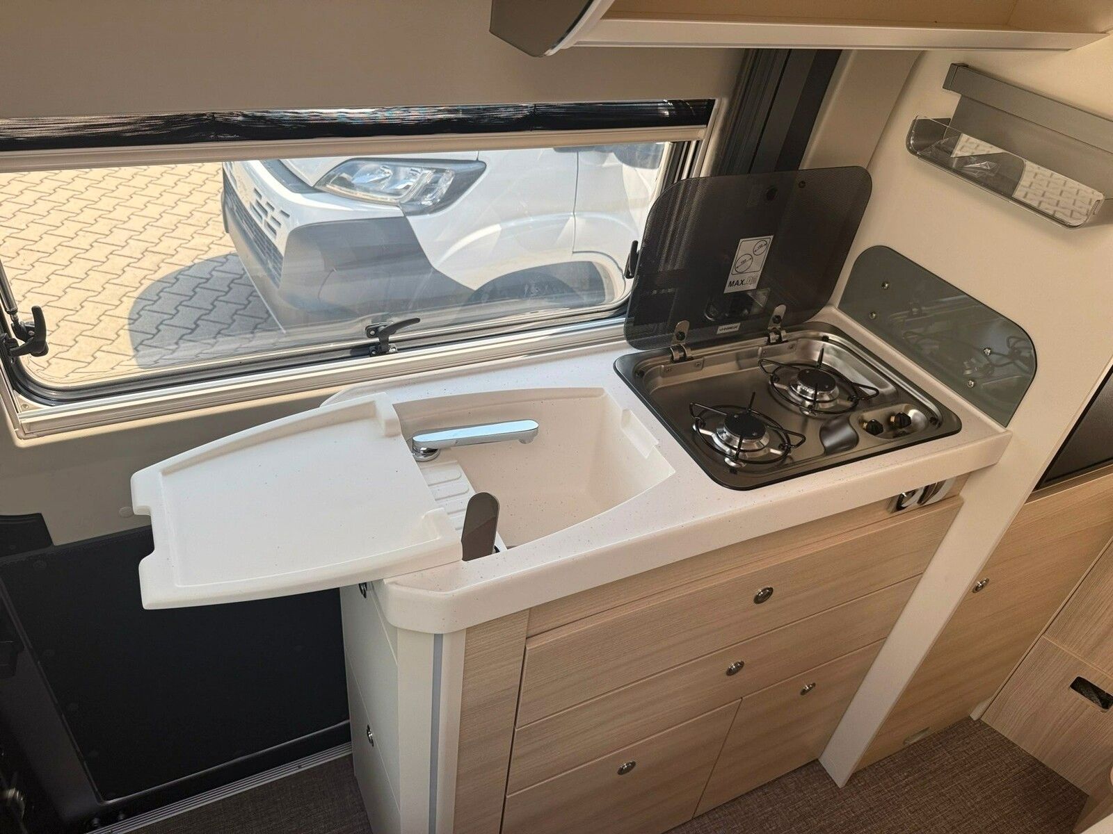 Fahrzeugabbildung Eura Mobil Van V 595 HB Klimaautomatik, Fahrassistenzpaket