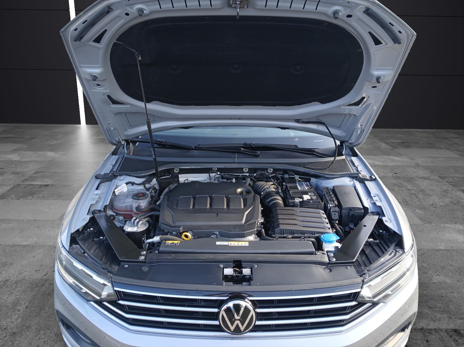 Fahrzeugabbildung Volkswagen Passat Variant TDI Business DSG LED Navi ACC RFK
