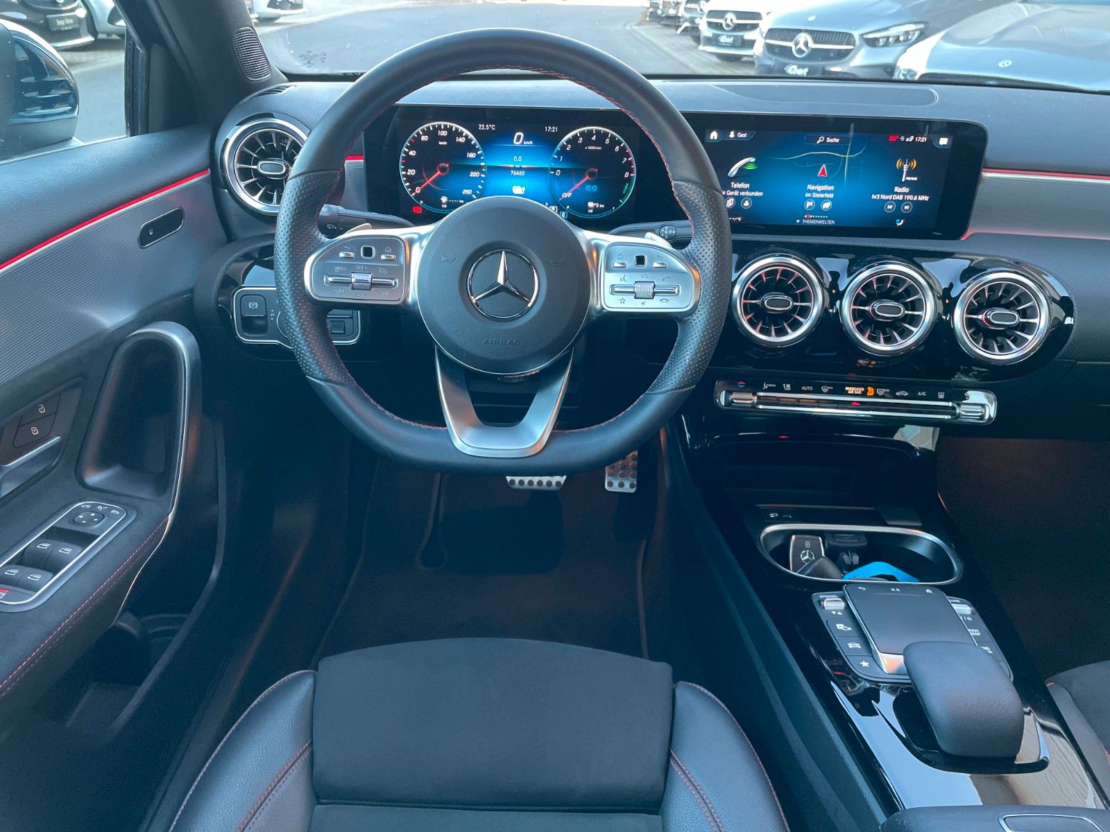 Fahrzeugabbildung Mercedes-Benz A 250e Limo+AMG+Ambiente+RFK+19Zoll+MBUX+LED+