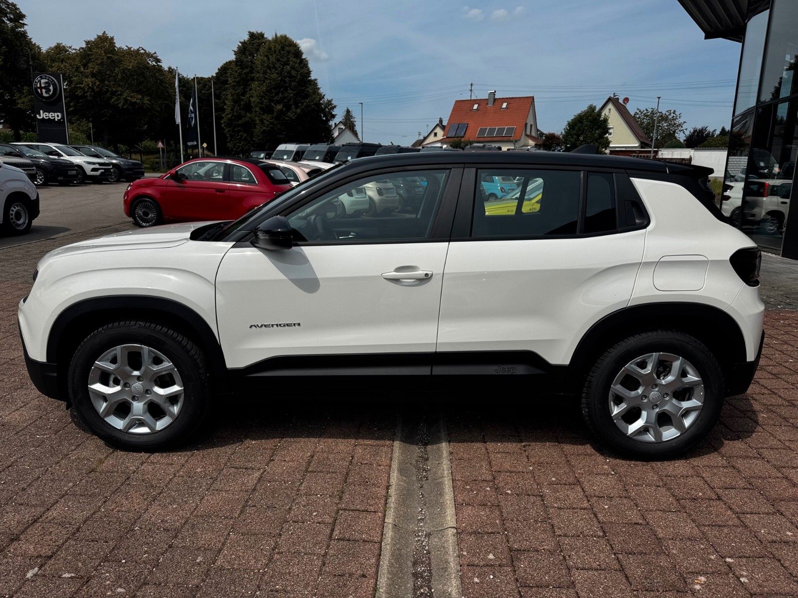 Fahrzeugabbildung Jeep Avenger 1.2 Altitude Benziner NAVI KAMERA SITZHG