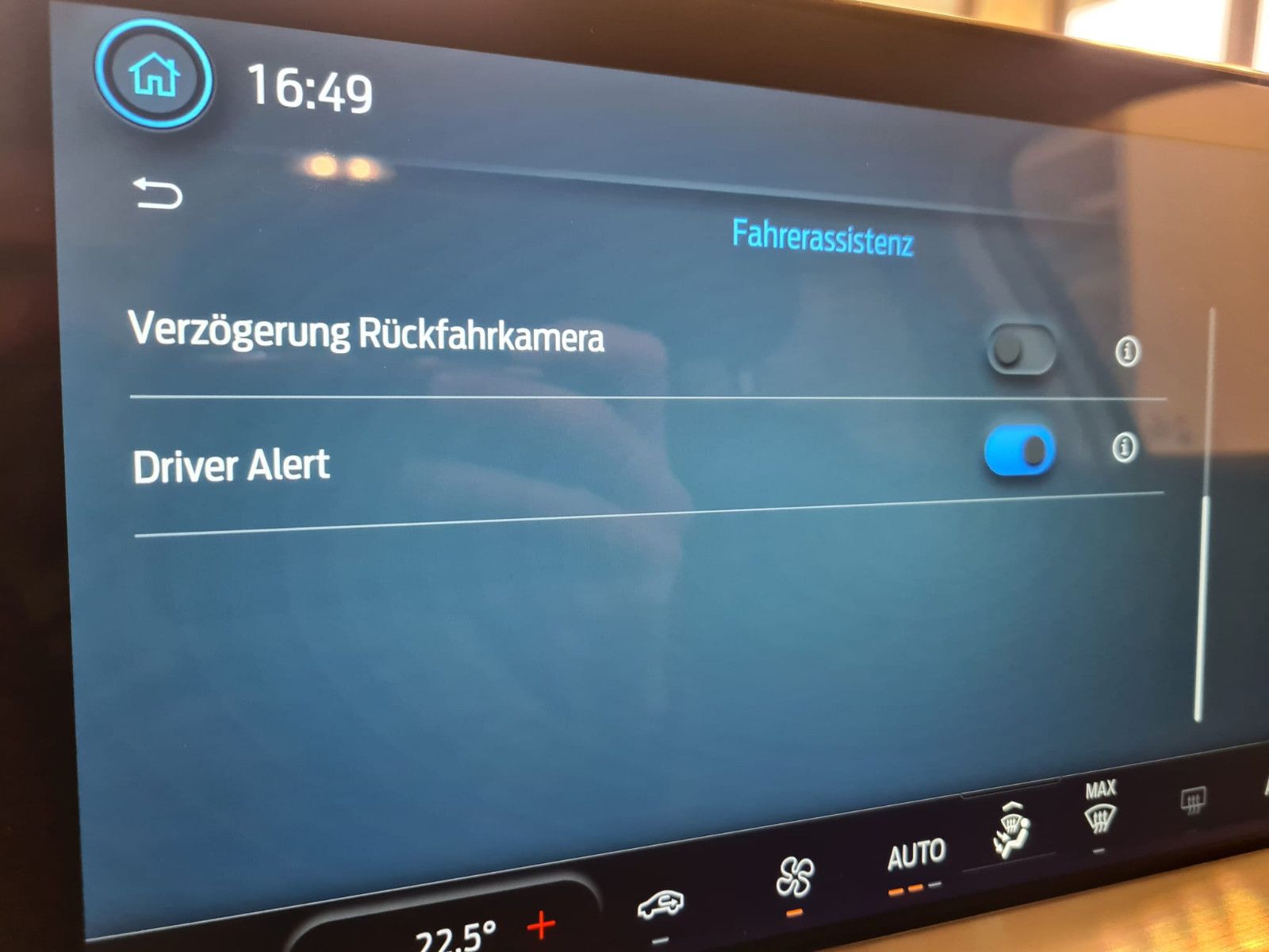 Fahrzeugabbildung Ford Focus Turnier Titanium / 1. Hand / SCHECKHEFT