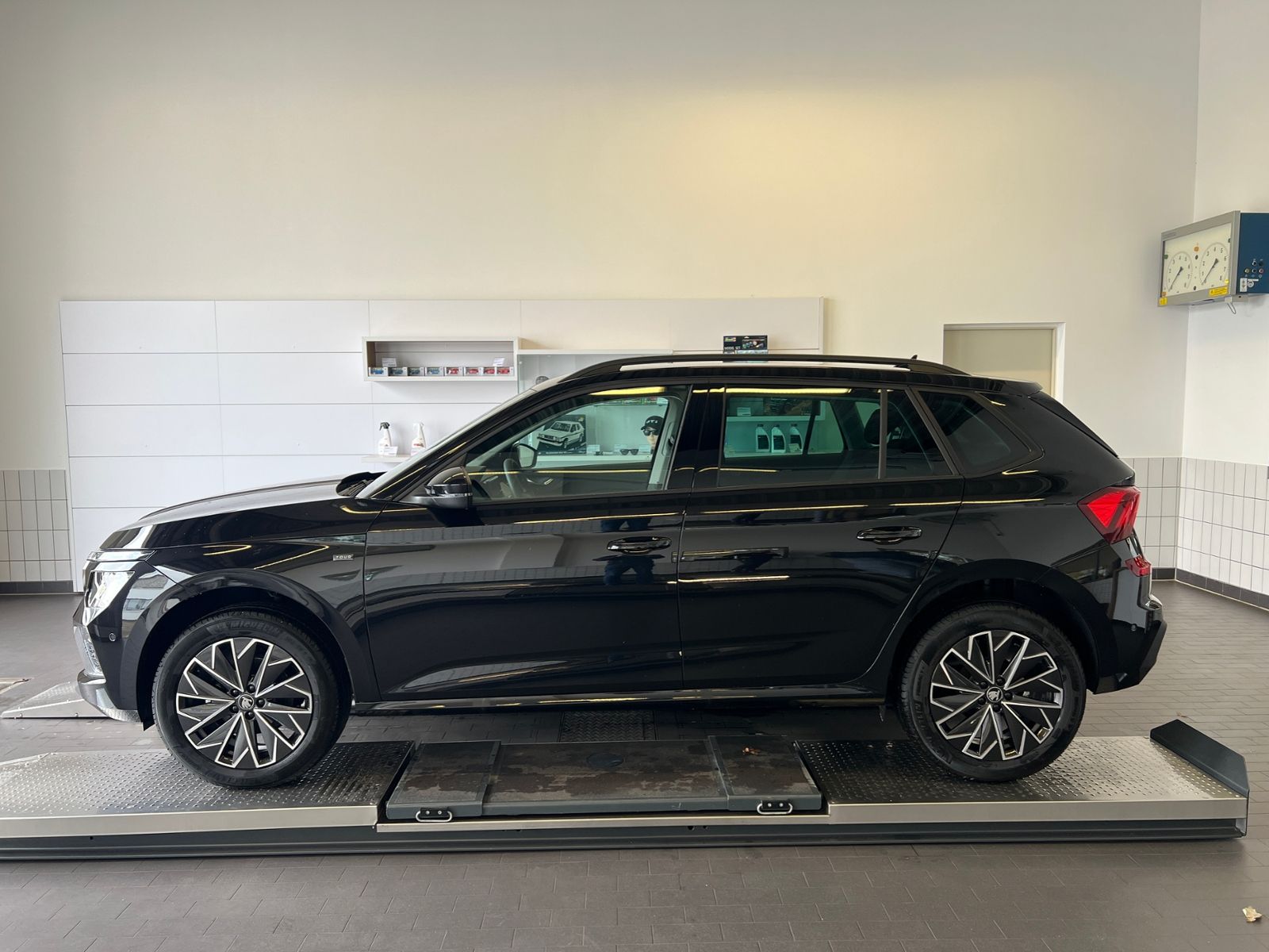 Fahrzeugabbildung SKODA Kamiq DRIVE 1,0 TSI DSG *Matrix LED, Smart Link,