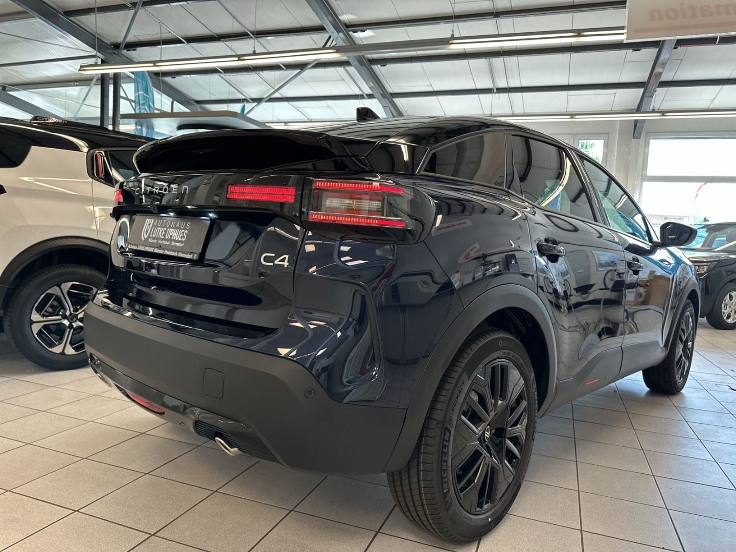 Fahrzeugabbildung Citroën C4 Hybrid 145 Collection Navi CarPlay SHZ Temp.