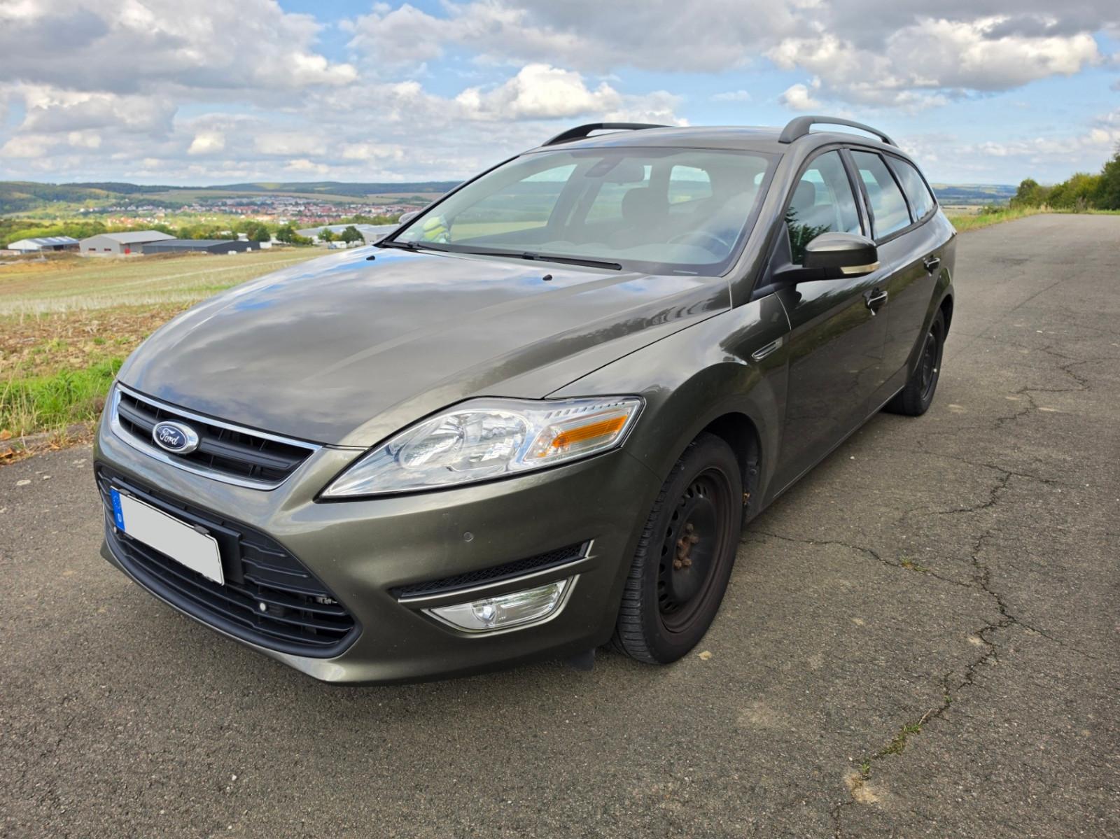 Ford Mondeo 2011 — rear view
