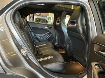 Mercedes-Benz GLA 220 d *4Matic *AHK*AMG*Pano*G Tronic*