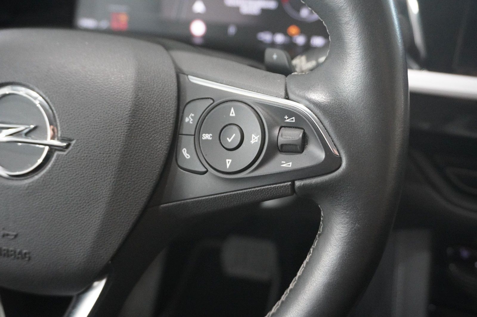 Fahrzeugabbildung Opel Grandland (X) ULTIMATE 4HYBRID NAVI/LED/360°/DAB