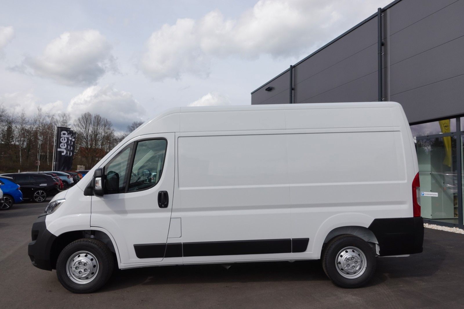Fahrzeugabbildung Opel Movano Cargo L2H2 2.2 Diesel 103 kW