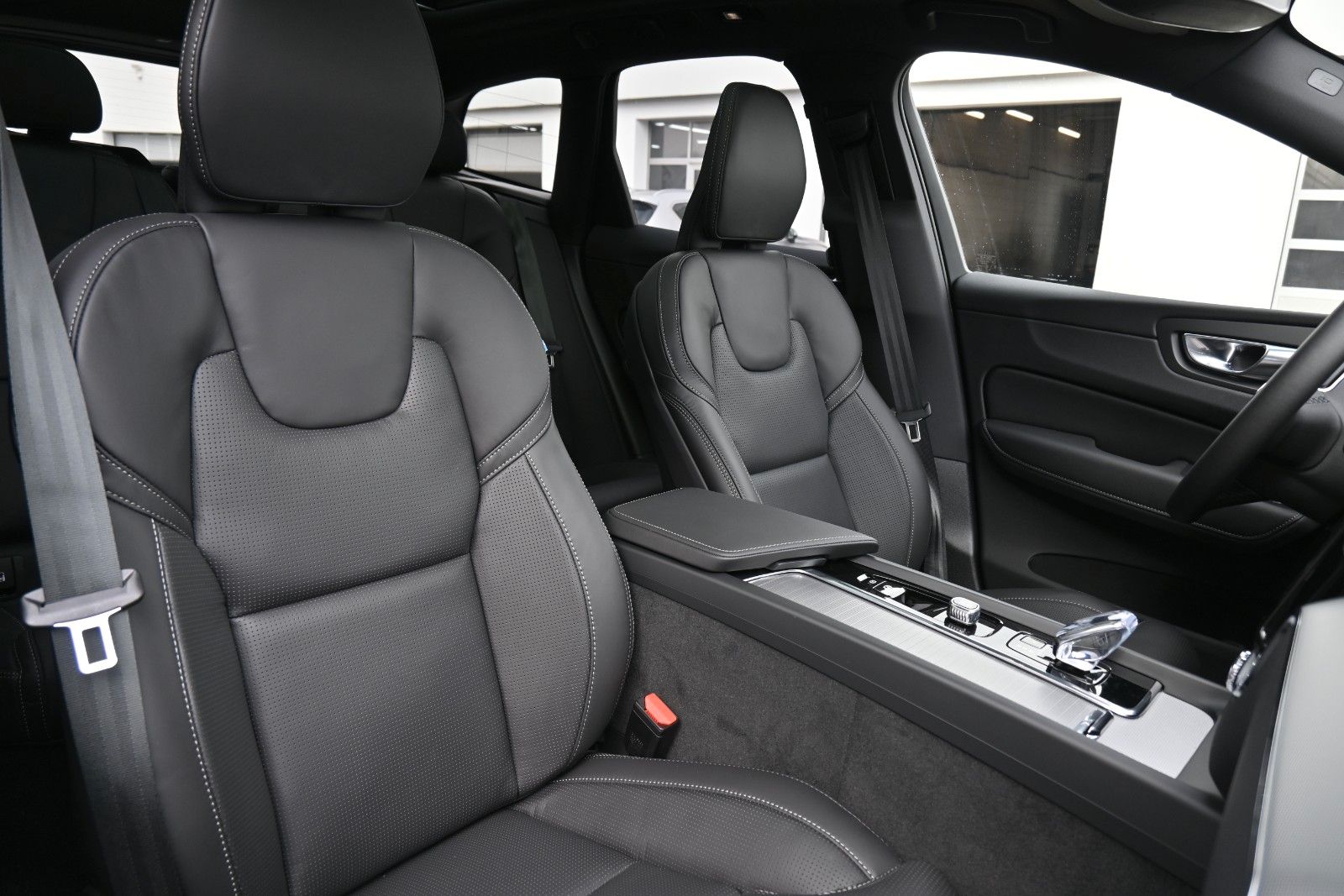 Fahrzeugabbildung Volvo XC60 B5 AWD Ultra Black Edition*LED*PANO*360*B&W