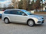 Ford Focus 1,6 Ghia Turnier - Ford Focus aus 2010: Kombi