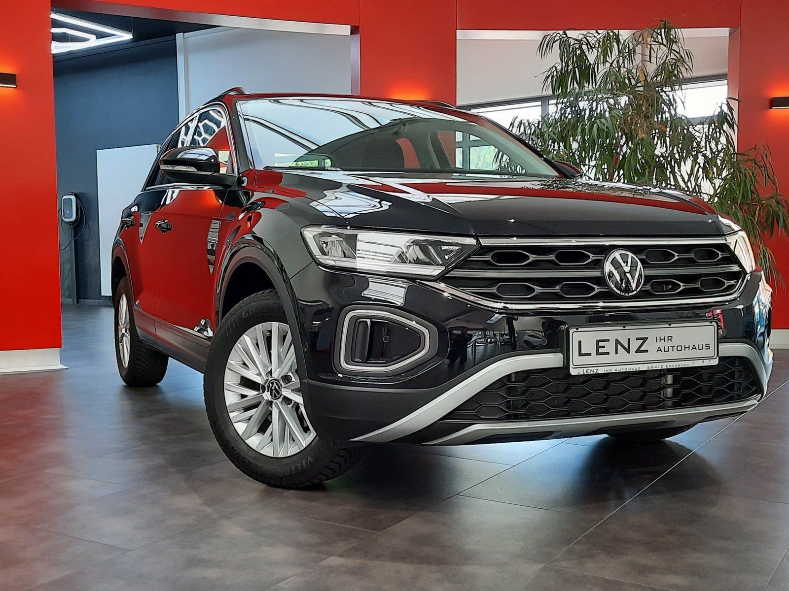 Fahrzeugabbildung Volkswagen T-Roc TSI *Standhzg*AHK*Navi*LED*PDC*ACC*APP*