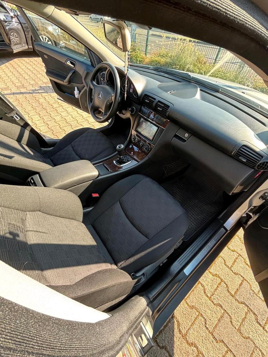 Mercedes-Benz C200 2005 — photo 9