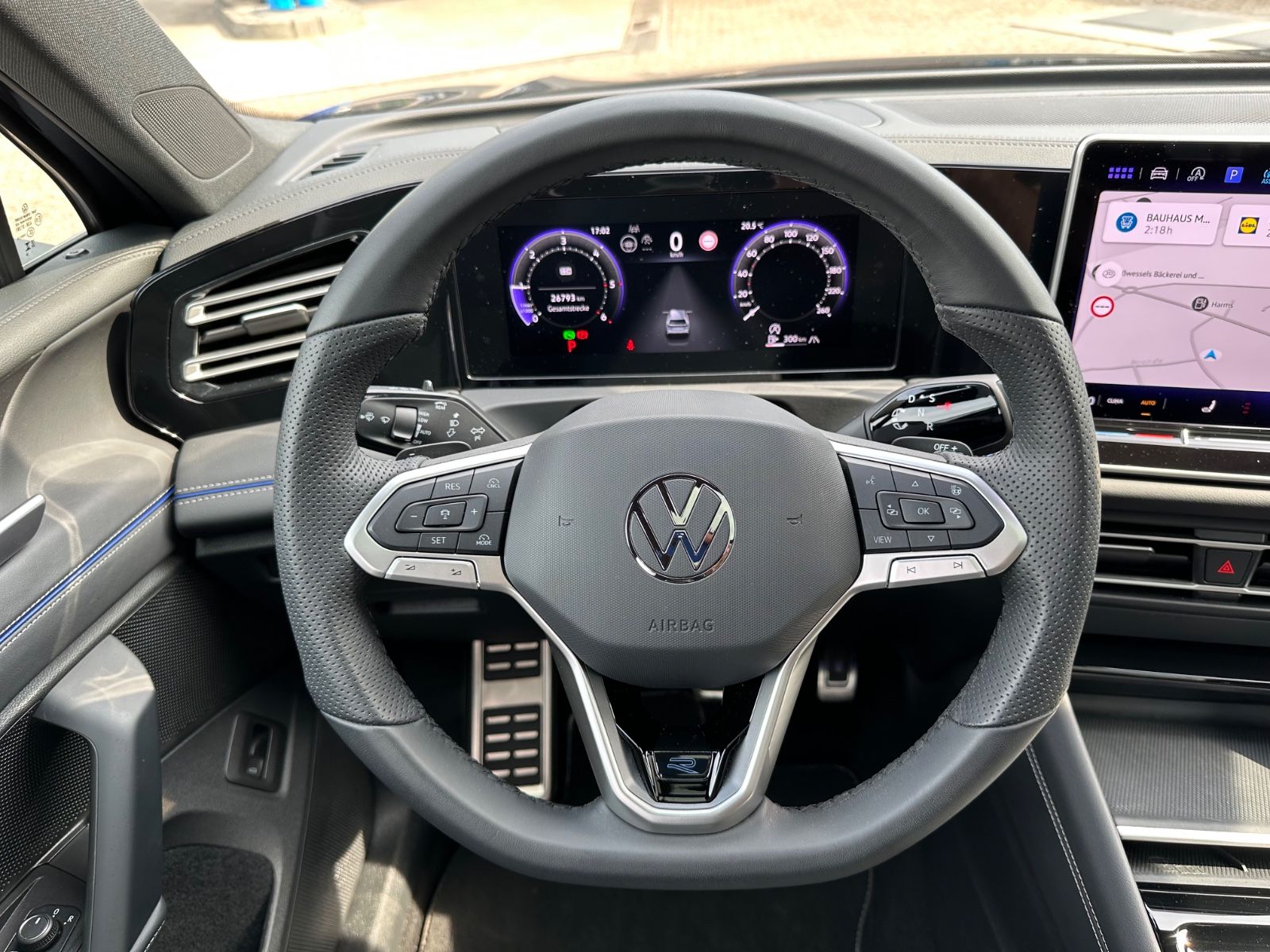 Fahrzeugabbildung Volkswagen Tiguan 2.0 TDI 4M R-Line Pano/AHK/ACC/Navi