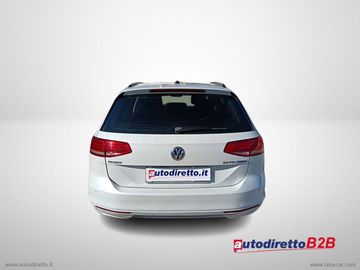 Volkswagen Passat - 4