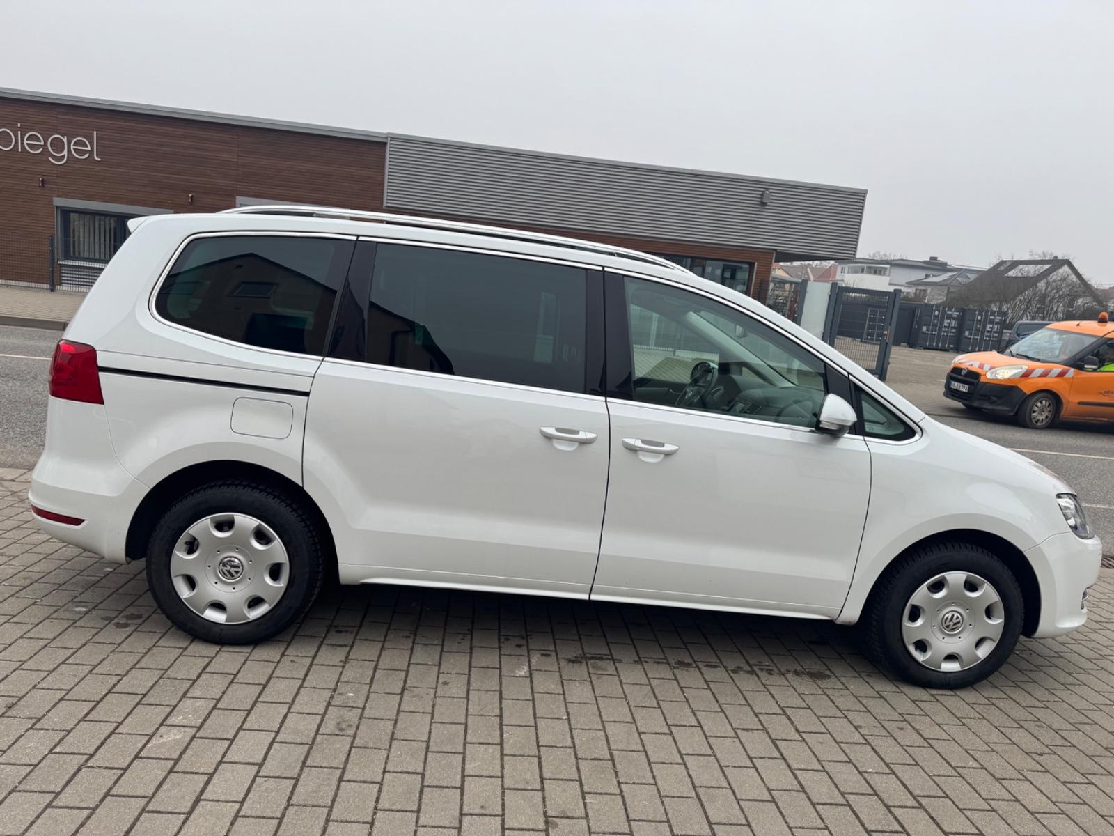 Volkswagen Sharan Highline/AUTOMATIK/XENON/NAVI/7SITZER/PDC