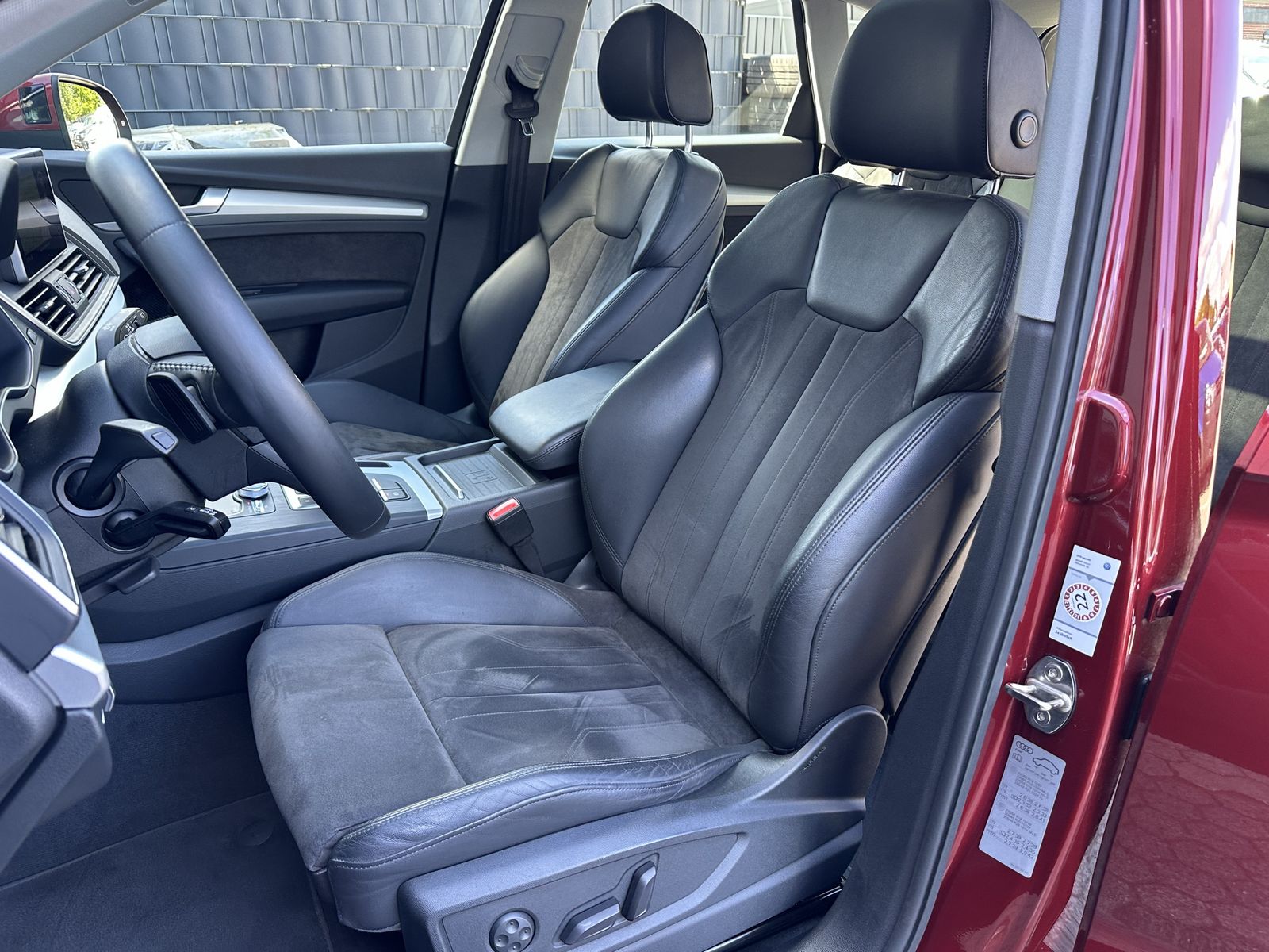 Fahrzeugabbildung Audi Q5 55 TFSIe Quattro S-Line NAV+LED+AHK+PANO+B&O