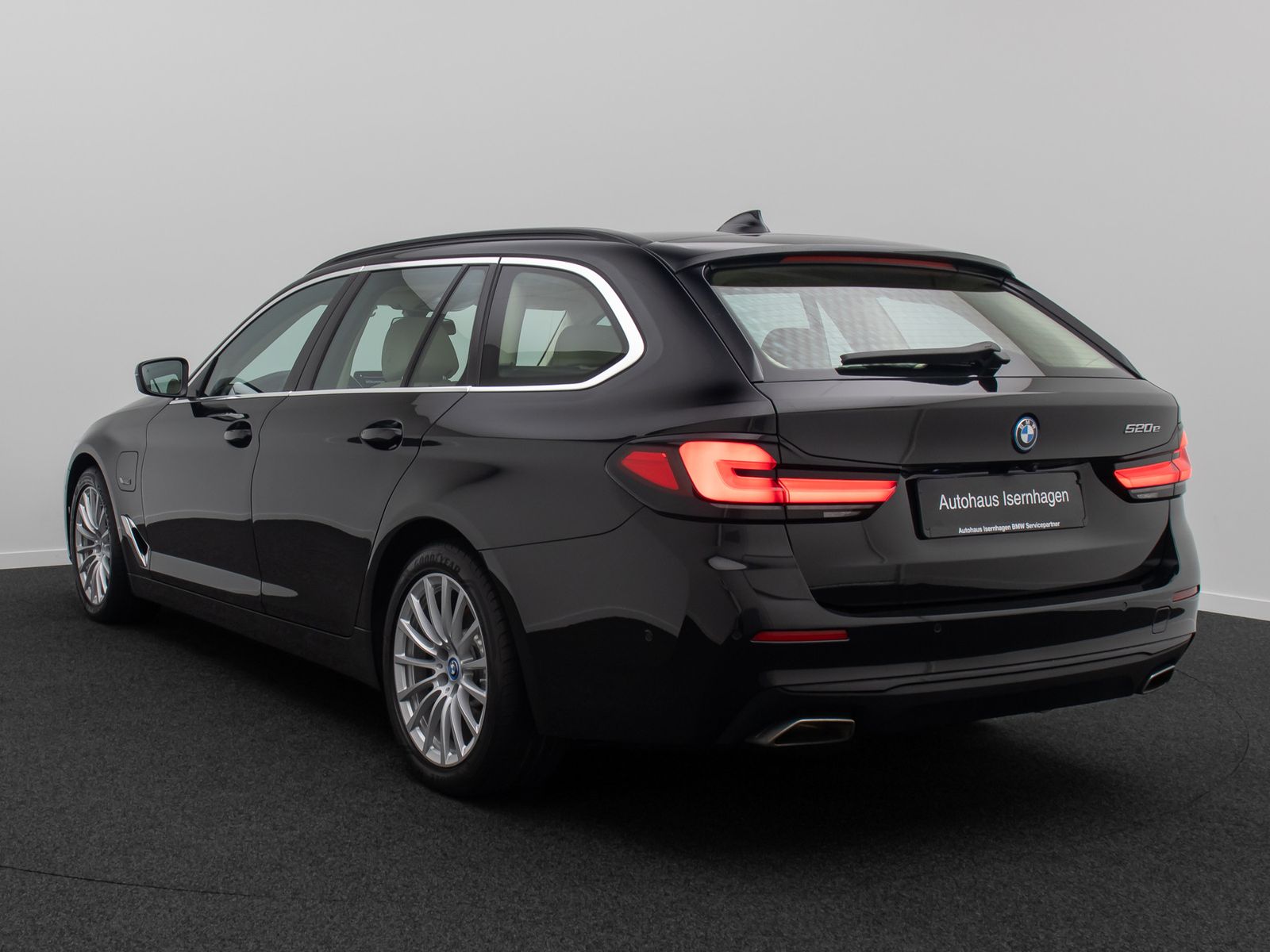Fahrzeugabbildung BMW 520e Panorama 360°DAB H/K Leder AHK Sport 18Zoll