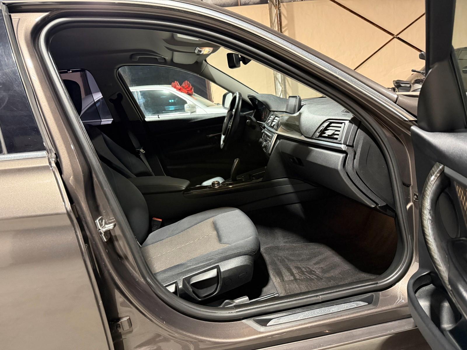 BMW 320i Touring F31 184 ch Luxury • Boîte auto • GPS • Hayon électrique • Xénon • Crit'Air 1