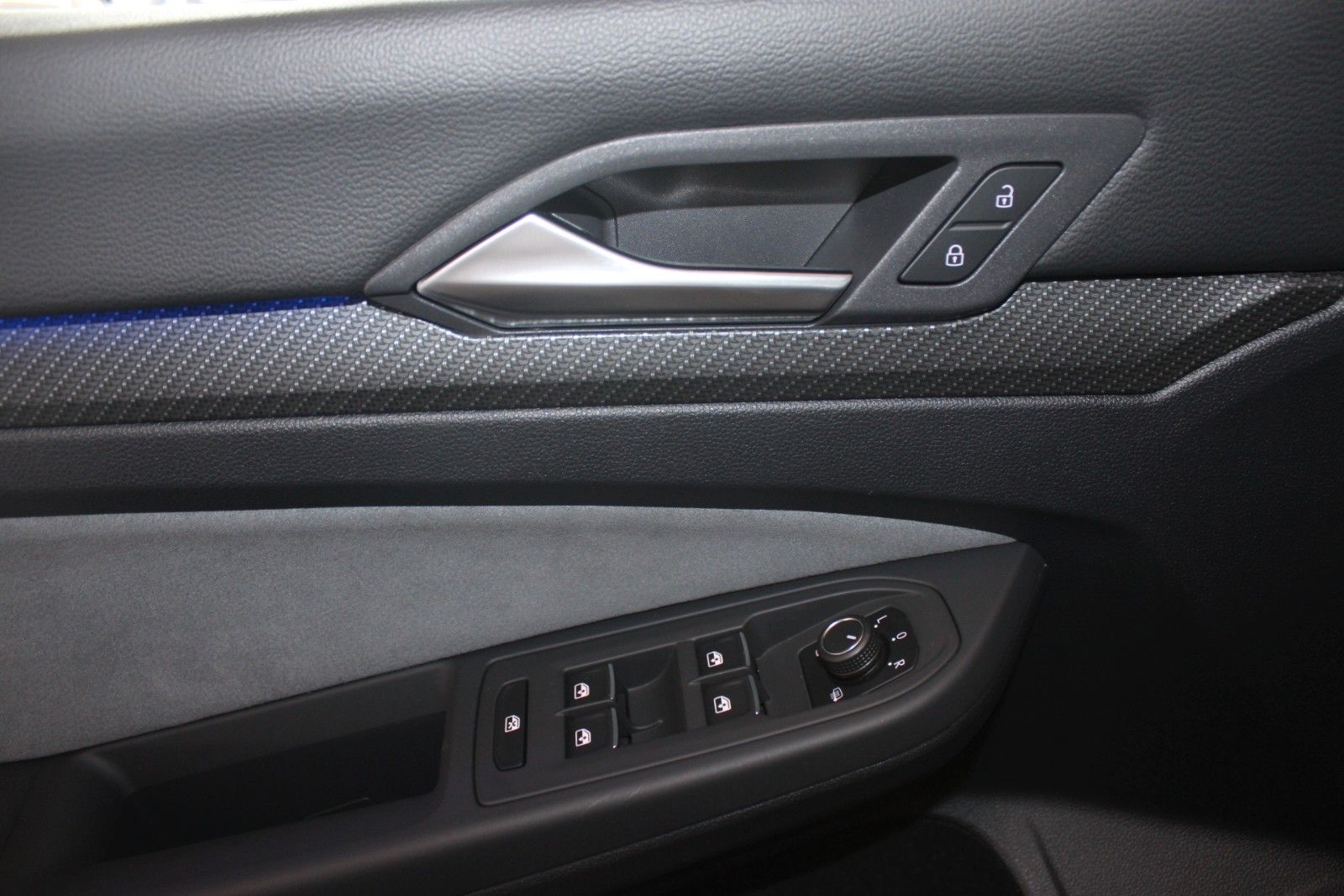 Fahrzeugabbildung Volkswagen Golf R DSG 4MOTION IQ Light Pano Performance Pak