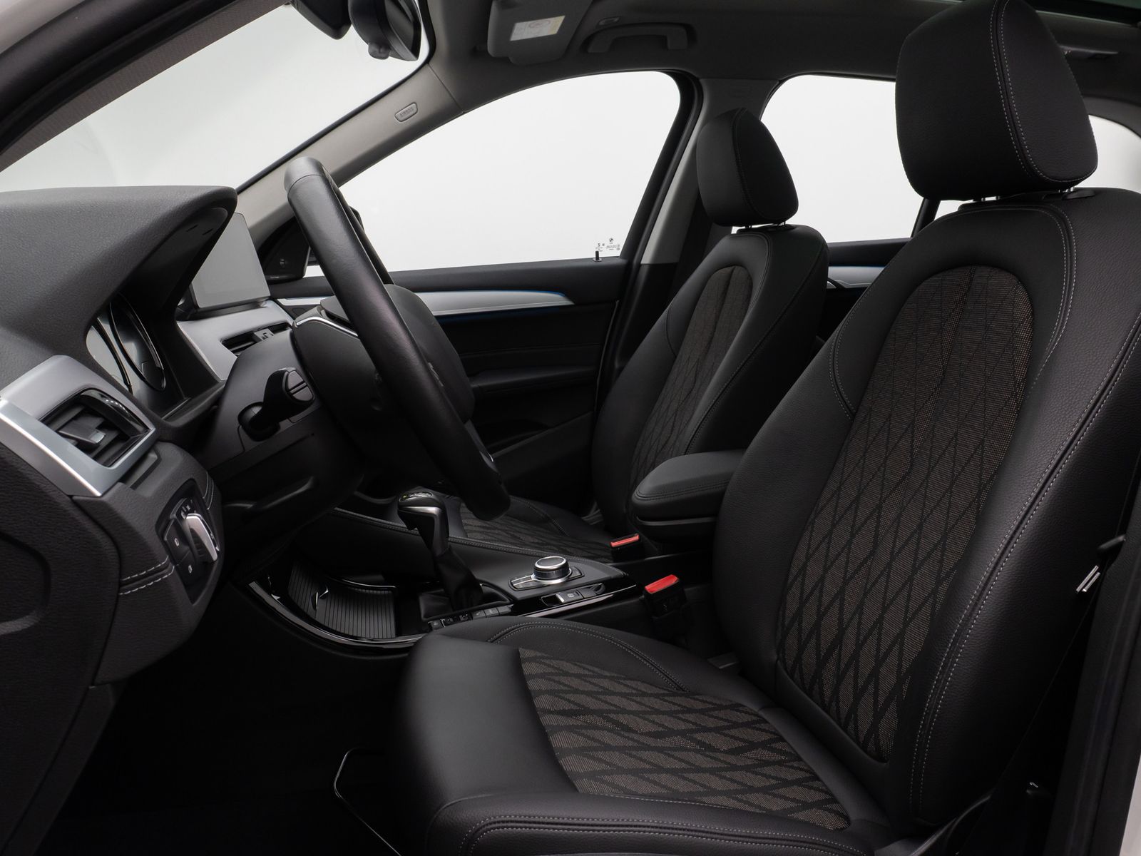 Fahrzeugabbildung BMW X1 xD25e xLine Panorama Kamera HUD DAB H/K AHK