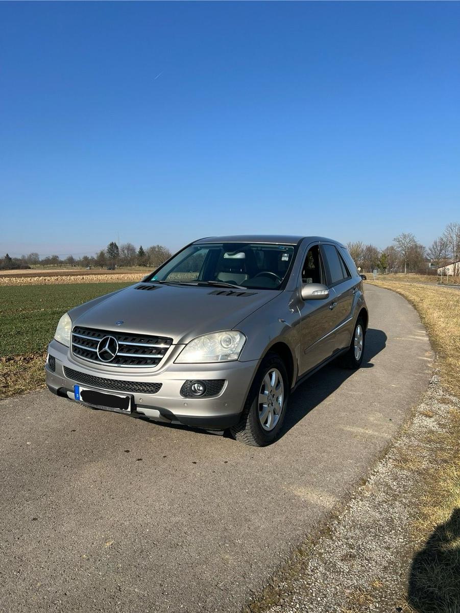 Mercedes-Benz ML280 2006 — rear view