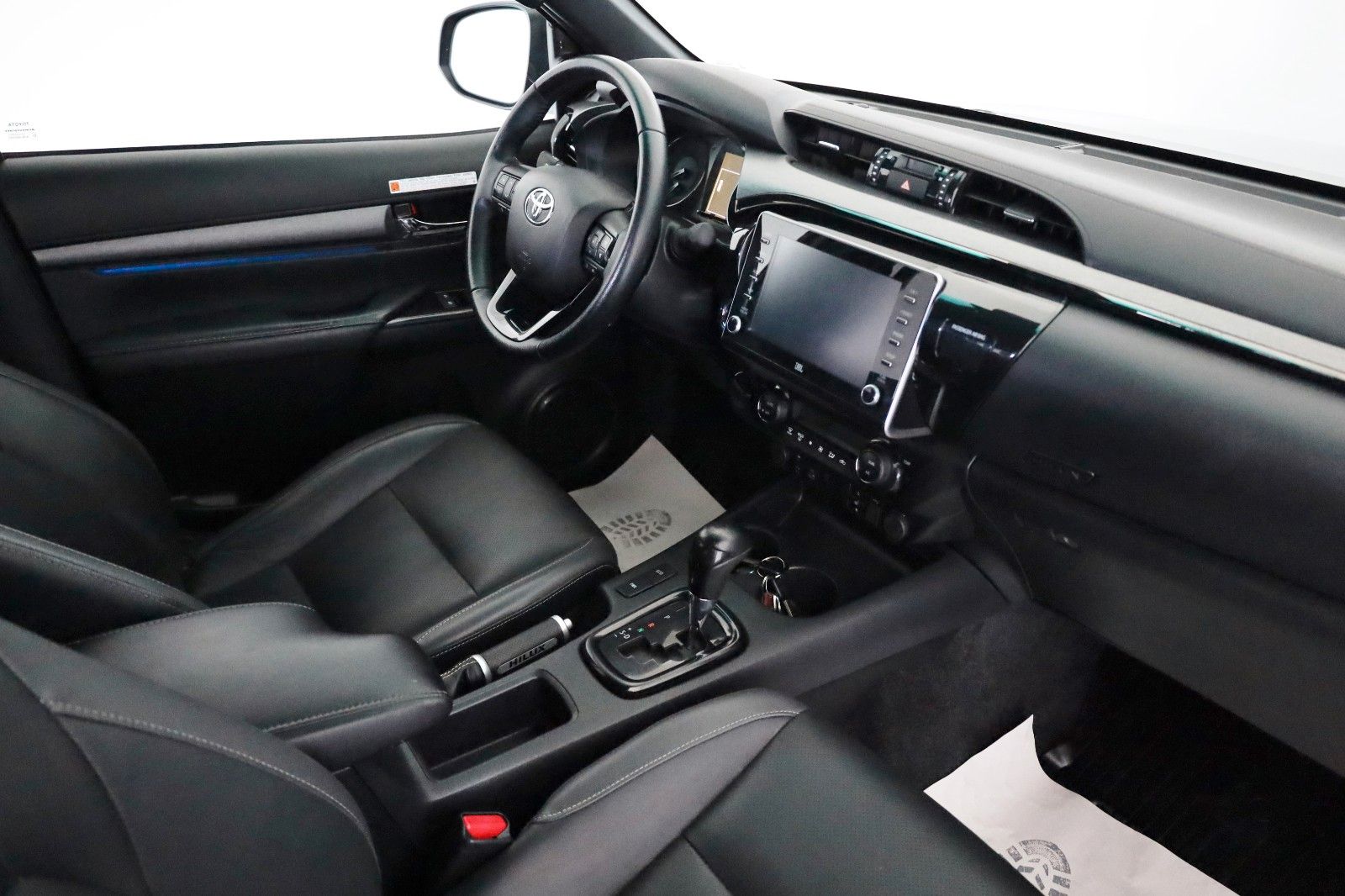 Fahrzeugabbildung Toyota Hilux 2.8 D-4D Invincible,ACC, AHK, Rollo +Bügel