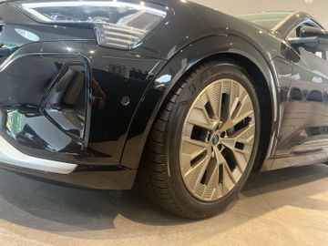 Audi Q8 e-tron - 6