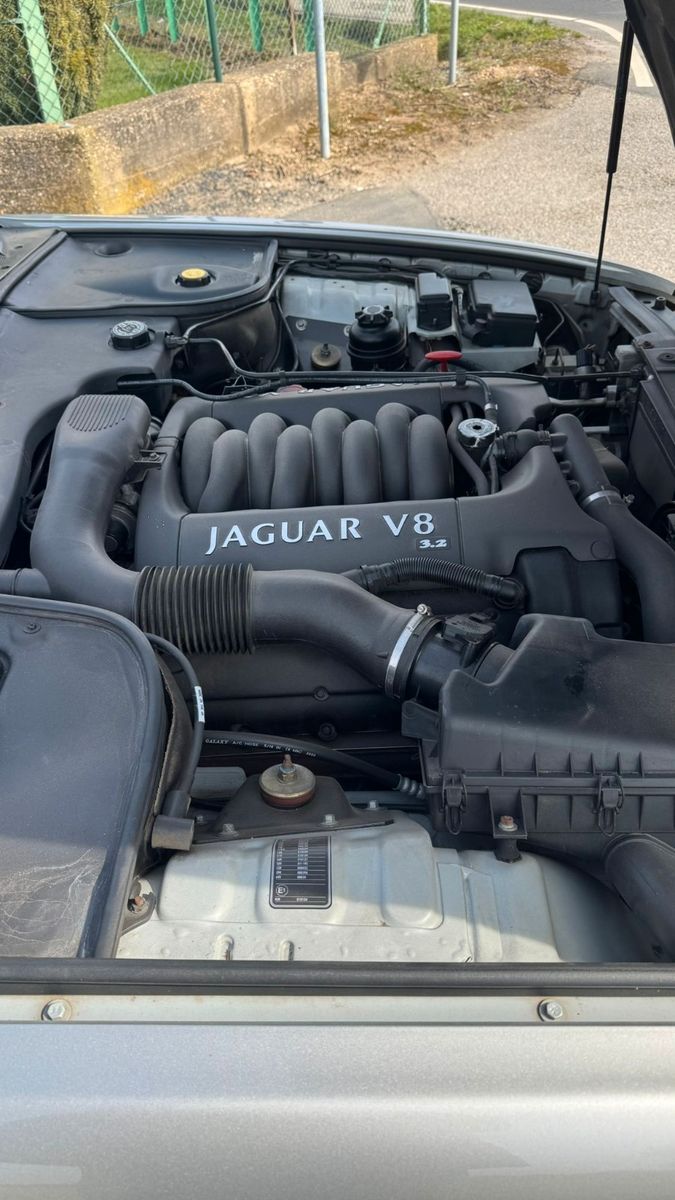 Fahrzeugabbildung Jaguar XJ8 3.2 Executive