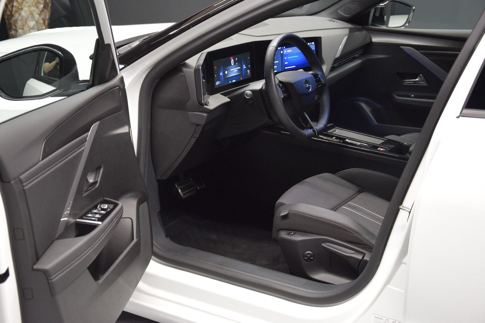 Fahrzeugabbildung Opel Astra L Sports Tourer GS 360° AHK Tempomat Pano