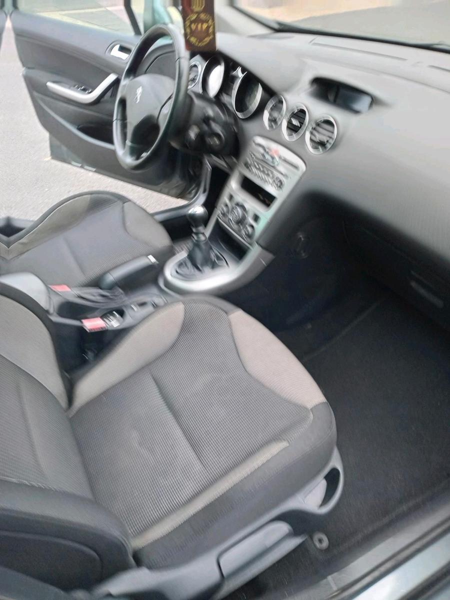 Peugeot 308 2011 — photo 13