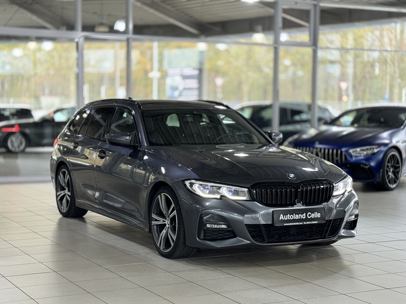 Fahrzeugabbildung BMW 320d M Sport PanoramaKamera HUD DAB HiFi Komfort