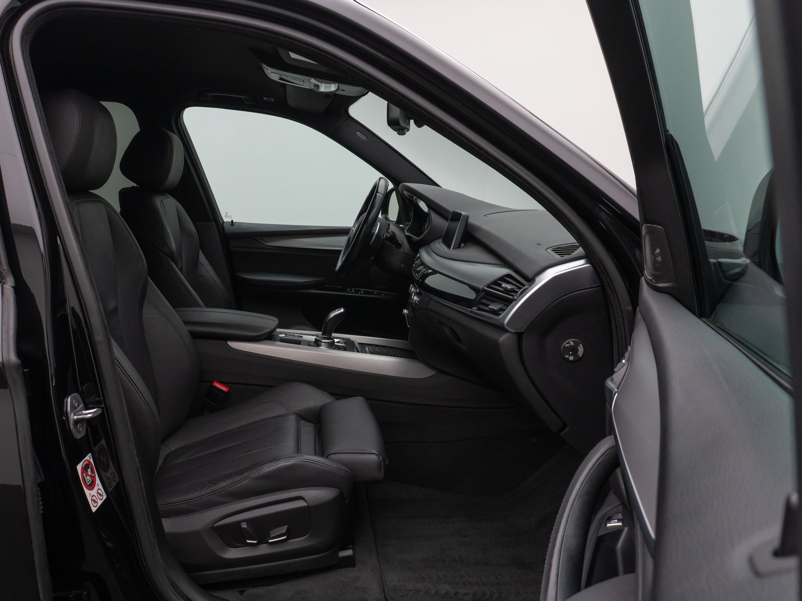 Fahrzeugabbildung BMW X5 M50d Kamera H/K NaviPro Xenon AHK Alarm