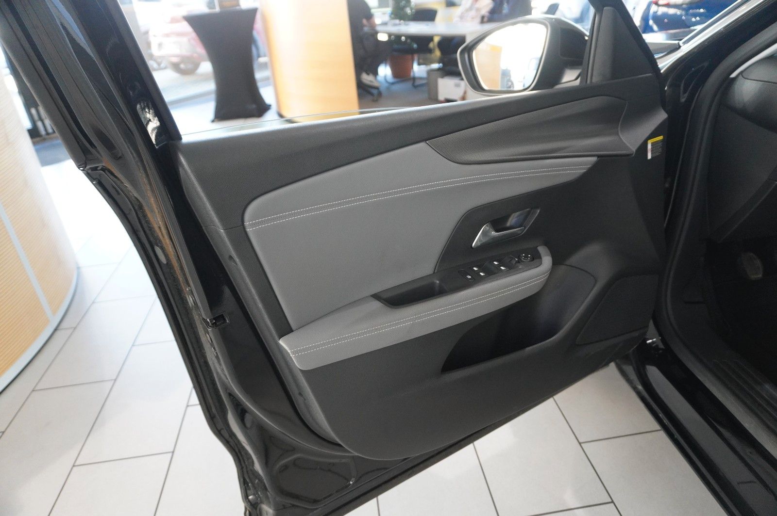Fahrzeugabbildung Opel Mokka ELEGANCE 1.2T NAVI/LED/KAMERA/SPORT/DAB+