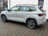 Skoda Karoq 1.5l TSI DSG Sportline  AHK,19",Pano,5/100 - Skoda Karoq: Ambiente-Beleuchtung