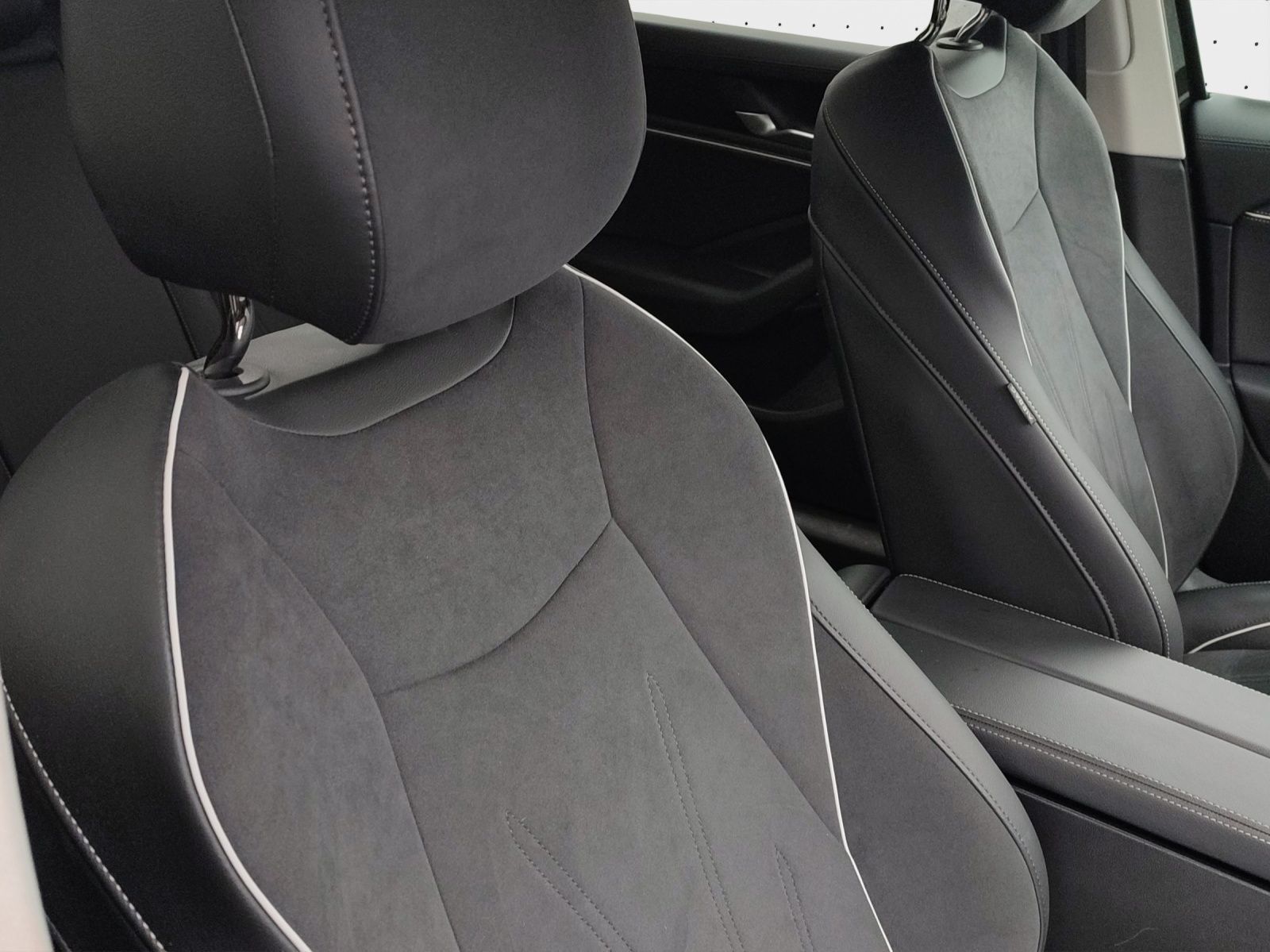 Volkswagen Passat Variant - Bild 14