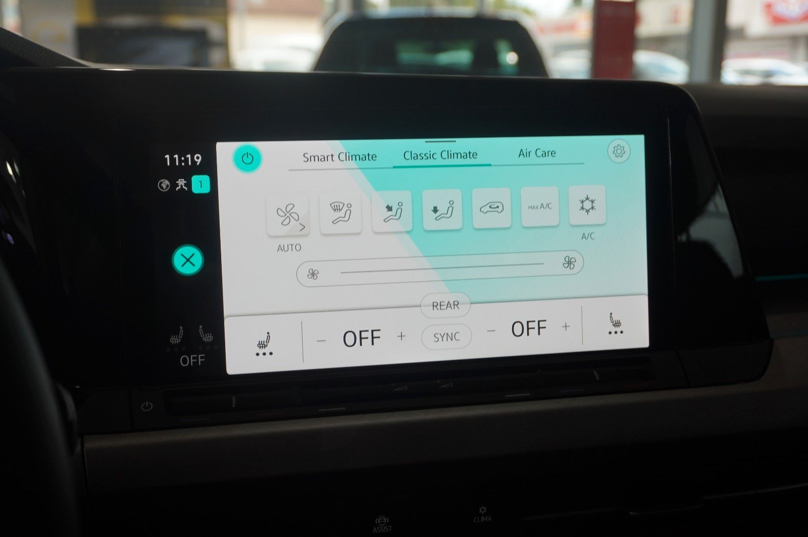 Fahrzeugabbildung Volkswagen Golf VIII Lim. 2.0 TDI LIFE DSG NAVI/LED/VIRTU.
